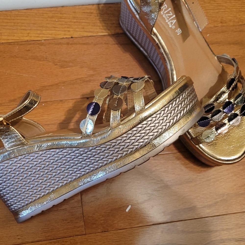 Platform Sandals - Picture 3 of 8